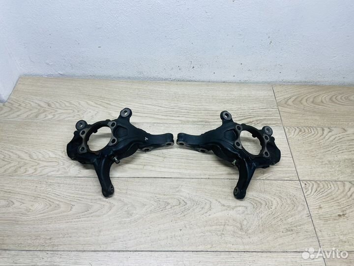 Кулак поворотный передний Nissan Juke F15