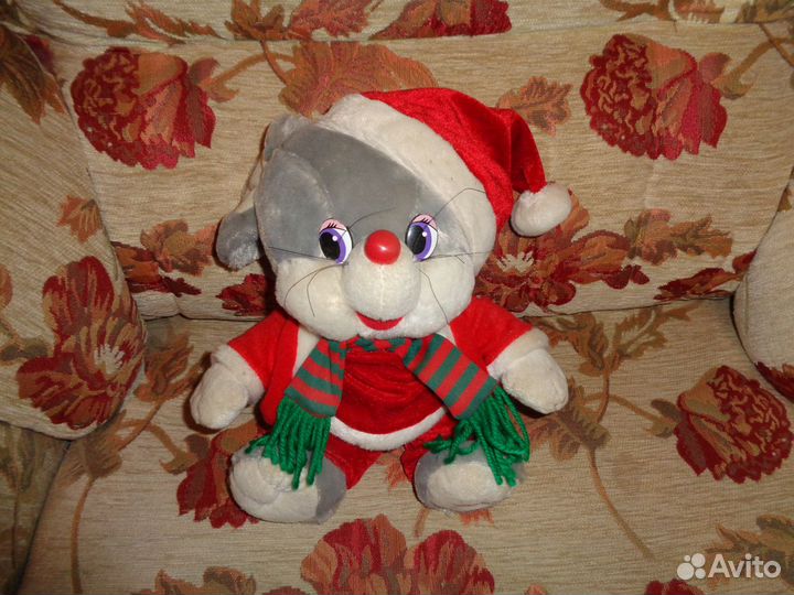 Мягкая игрушка-Мышонок в новогоднем костюме