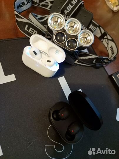 Беспроводные наушники 2шт. + фонарь 1шт