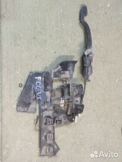 Замок задней левой двери Ford Focus 2