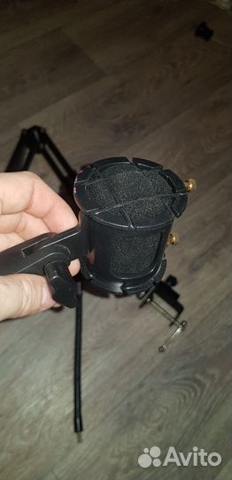 Настольная стойка и насадка для микрофона