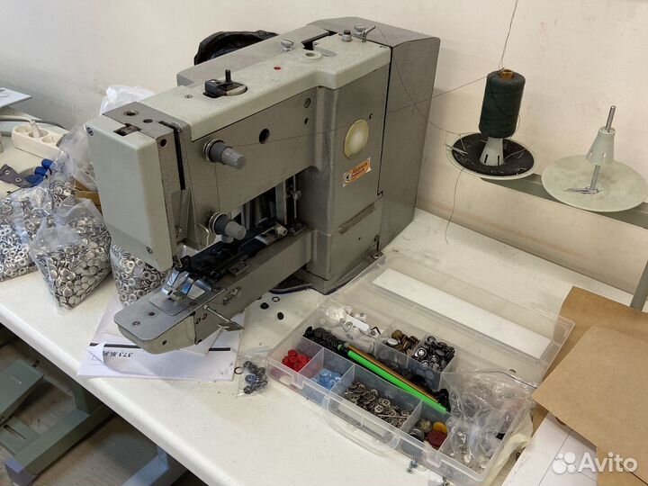Пуговичная машина и пришивание этикеток