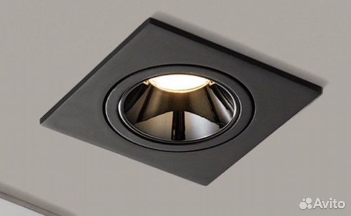 Светильник встраиваемый регулируемый угловой