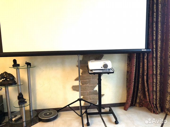 Экран на штативе (2500\2000), проектор на проекцио
