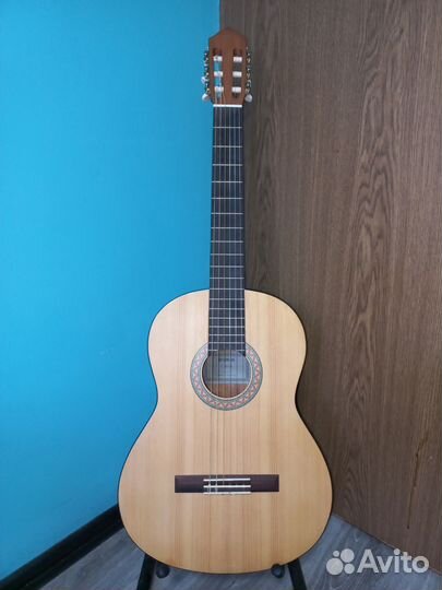 Классическая гитара Yamaha / Framus