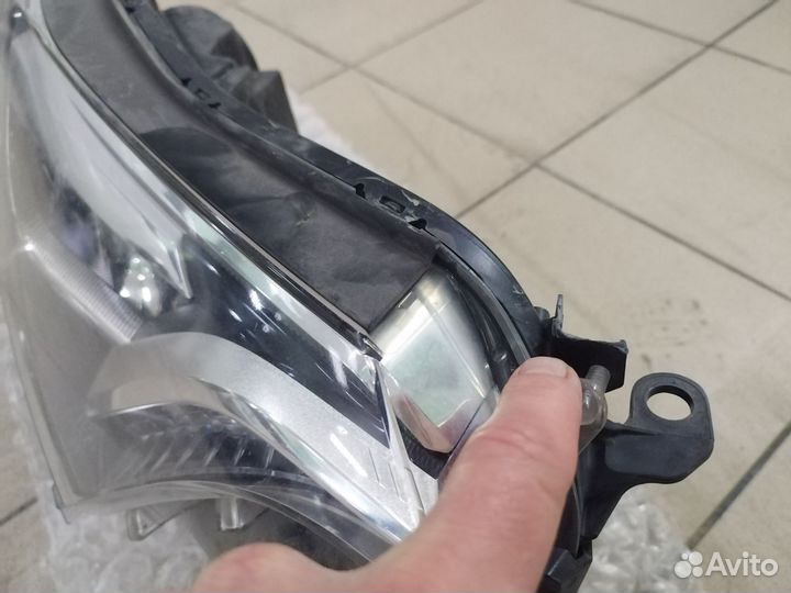 Фара правая Toyota Rav4