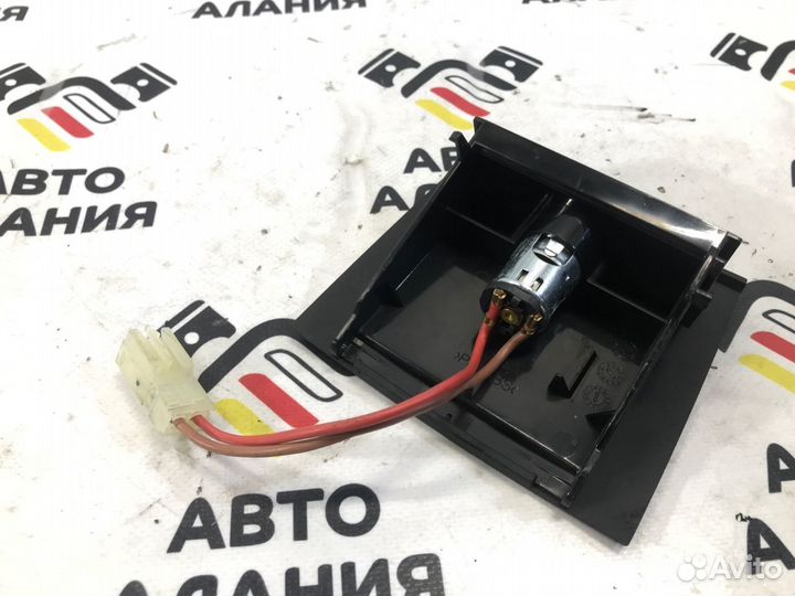 Прикуриватель задний Bmw X3 E83 M54B25 2005