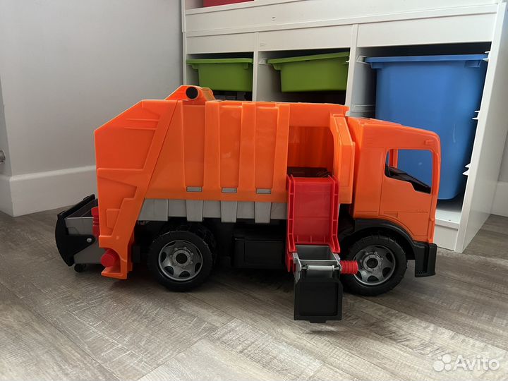Мусоровоз большой lena giga 60 см