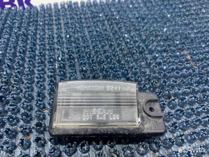 Фонарь подсветки номера Nissan Murano