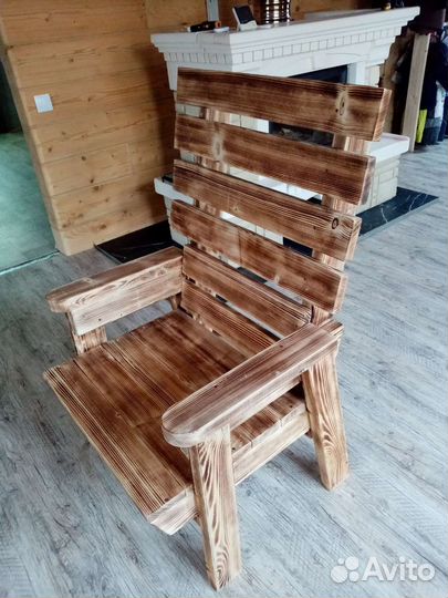 Кресло из массива