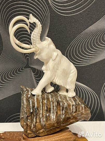 Вип сувенир. Мамонты. Бивень