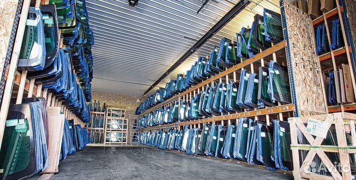 Заднее стекло на Рено Сандеро