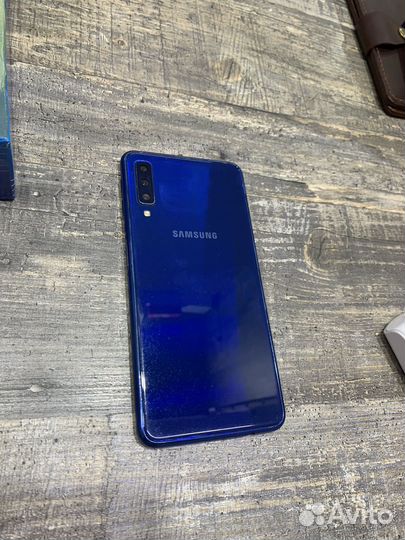 Samsung Galaxy A7 (2018), 4/64 ГБ