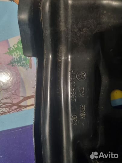 Кронштейн замка капота Tiguan 2