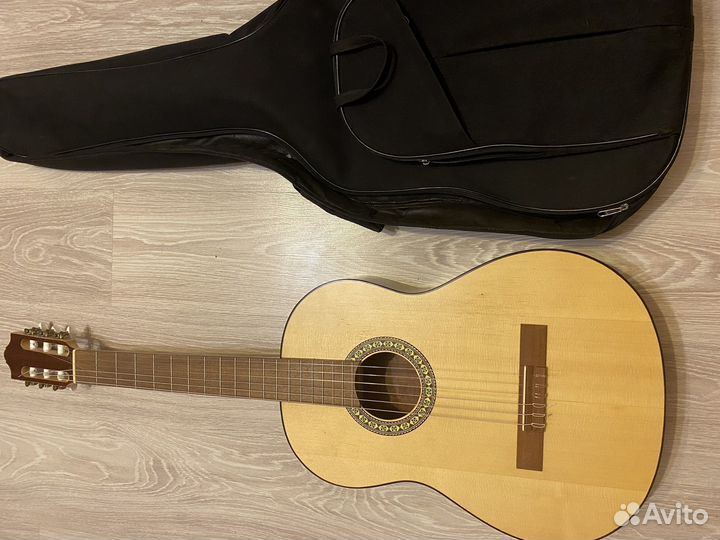 Классическая гитара шестиструнная