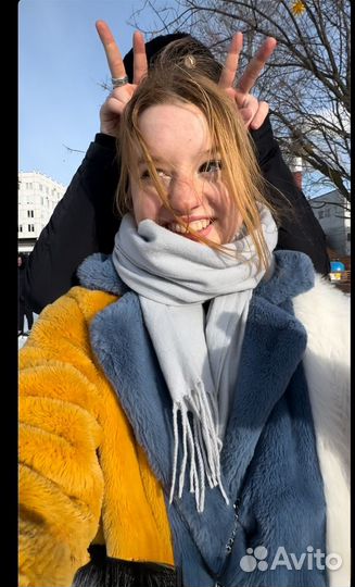 Шуба яркая женская