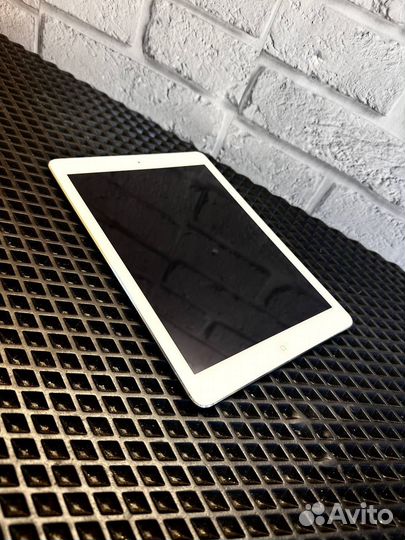 Планшет Apple iPad Air 64Gb (11)