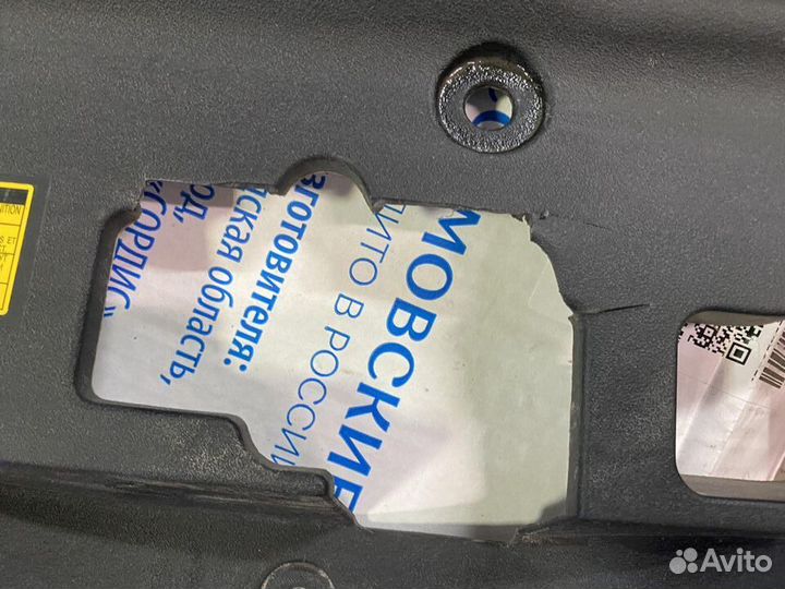 Накладка замка капота Toyota Venza