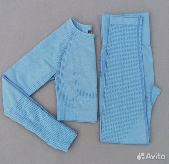 Бесшовный спортивный костюм для фитнеса