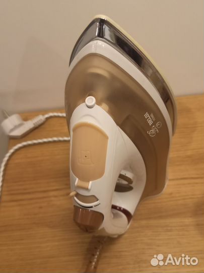 Утюг Belsi BSI 2200