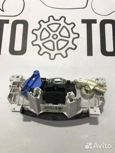 Блок управления отопителем Renault Logan K7J710