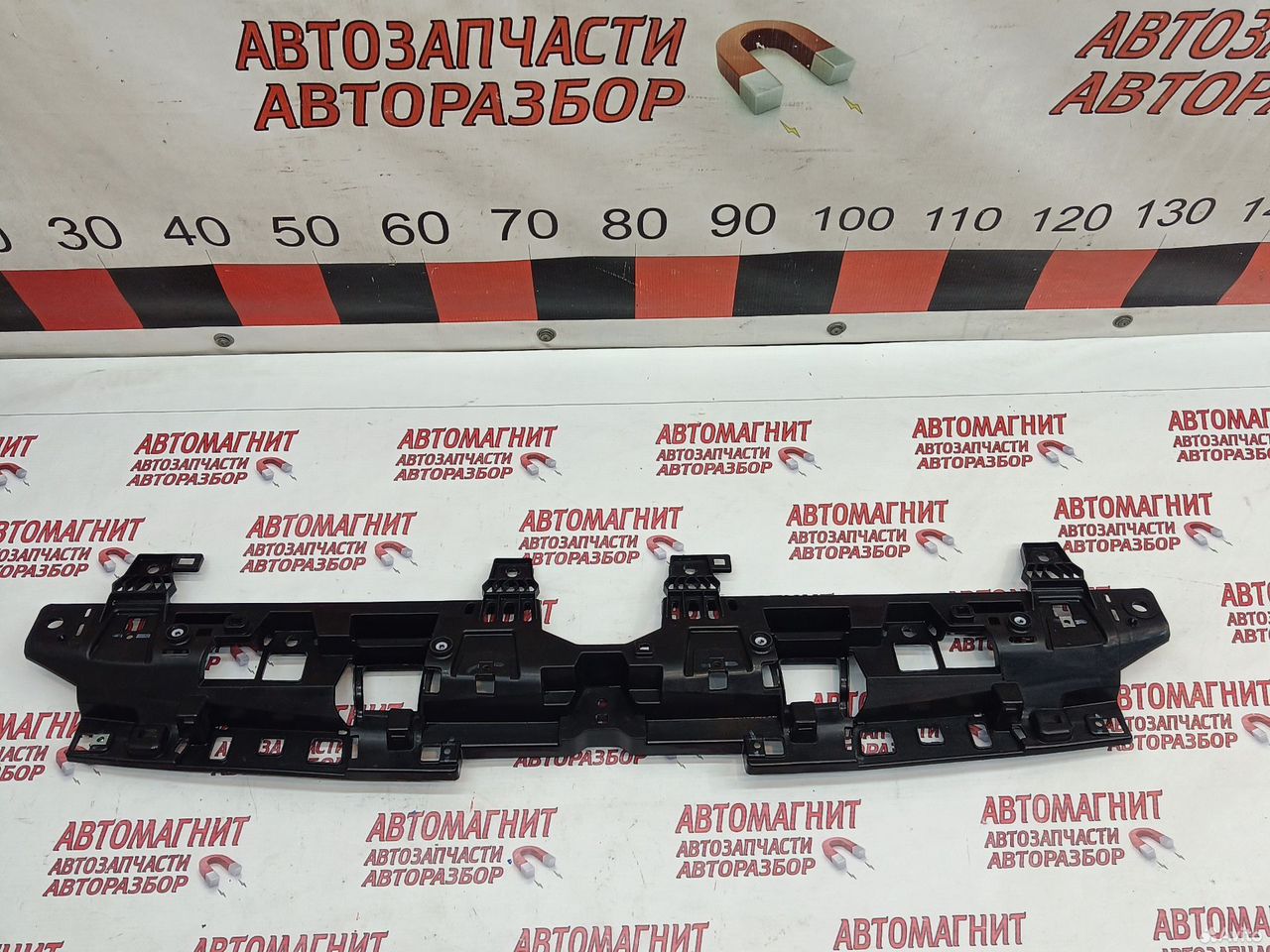 Кронштейн переднего бампера Voyah Dream