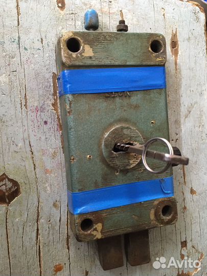 Замок гаражный накладной