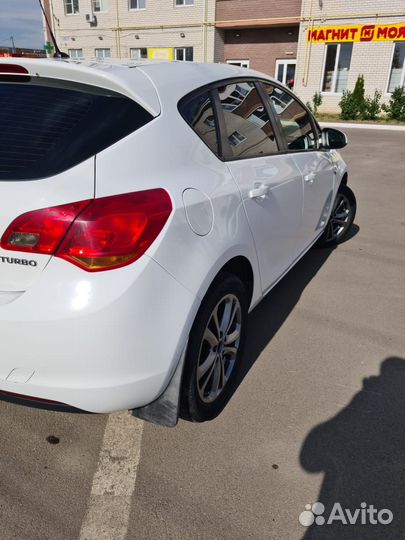 Opel Astra 1.6 AT, 2011, 140 000 км