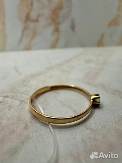 Золотое кольцо с бриллиантом 585 пр