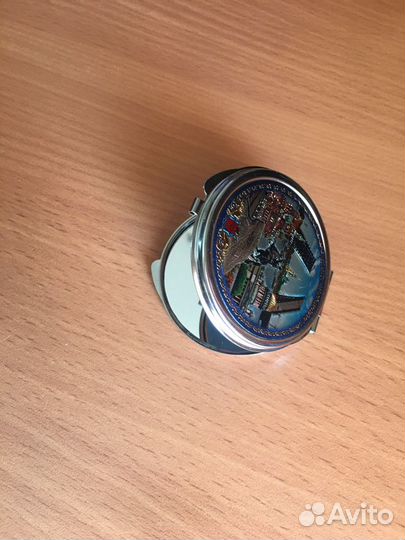 Сувенирное зеркальце с видом Санкт-Петербурга