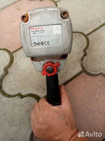 Гайковерт пневматический