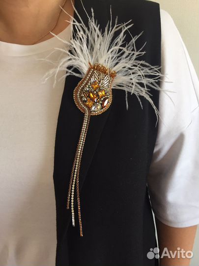 Брошь ручной работы из бисера