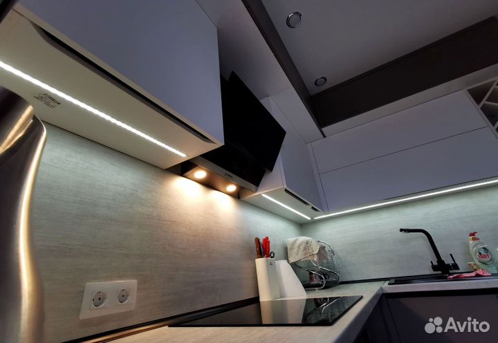 Кухонный гарнитур угловой в потолок на заказ