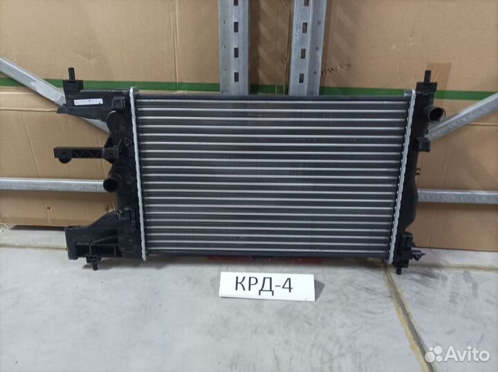 Радиатор охлаждения Chevrolet Cruze