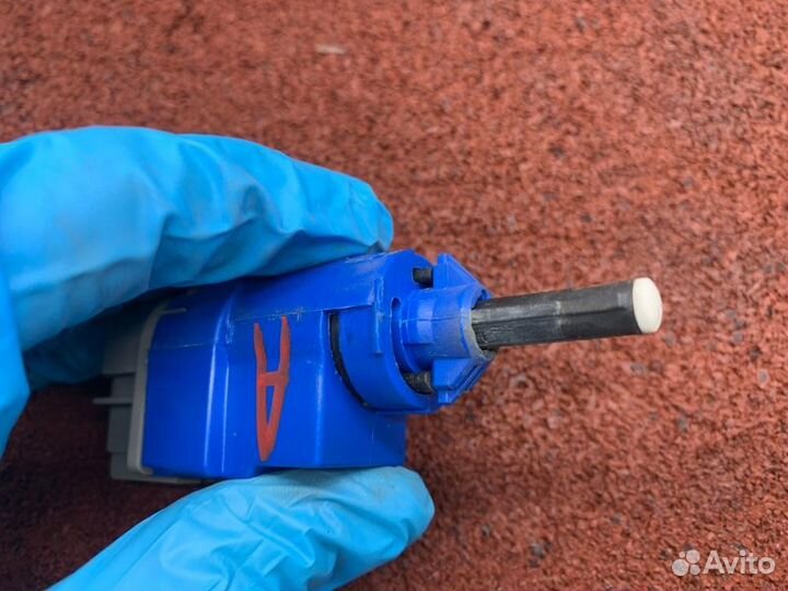 Датчик положения педали сцепления Renault Logan 2