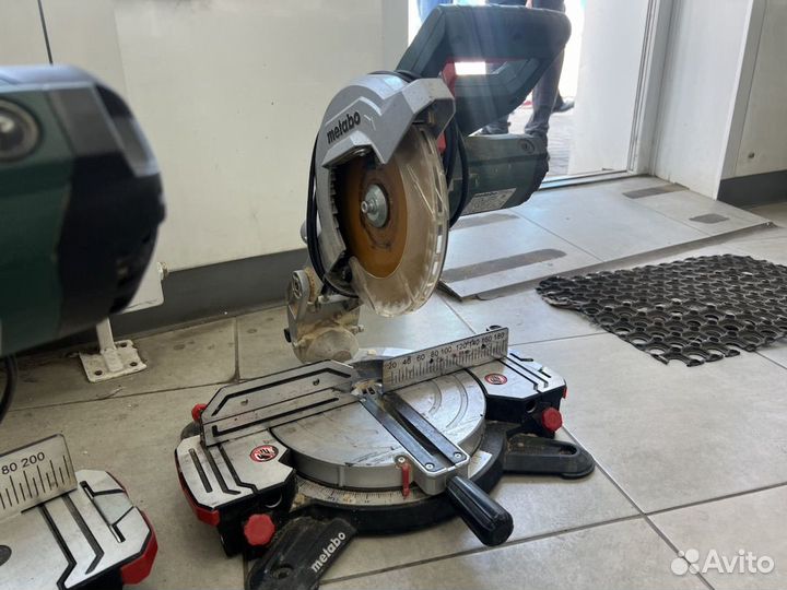 Торцовочная пила Metabo KS 216 M Lasercut