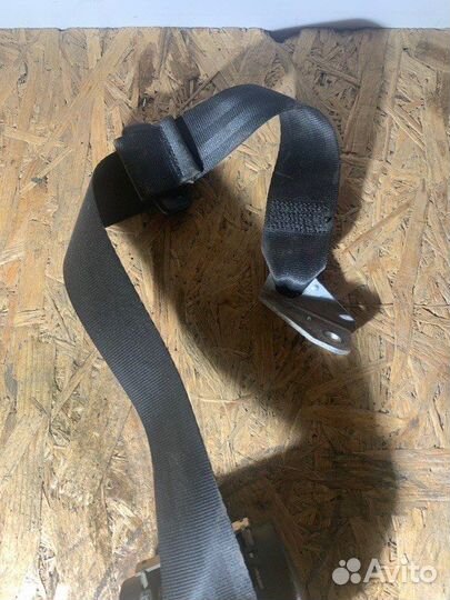 Ремень безопасности задний правый Volkswagen Golf