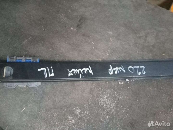 Mercedes 220,передний левый стекло подъемник