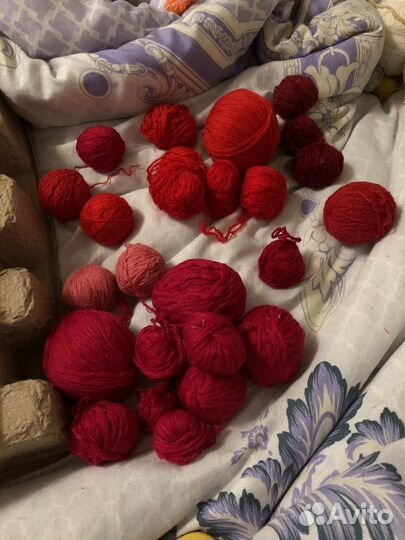 Нитки красные