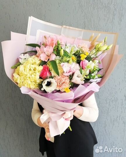 Букет из диантусов, гортензии и альстромерий