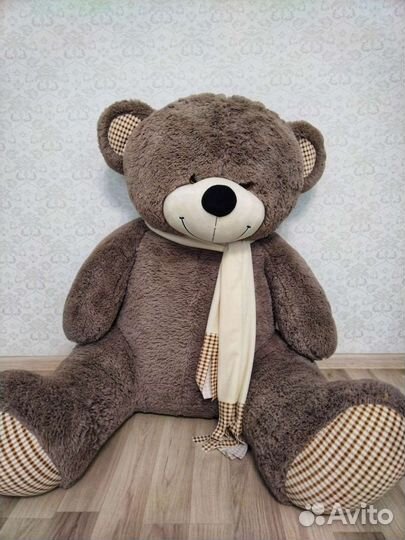 Большой плюшевый мишка
