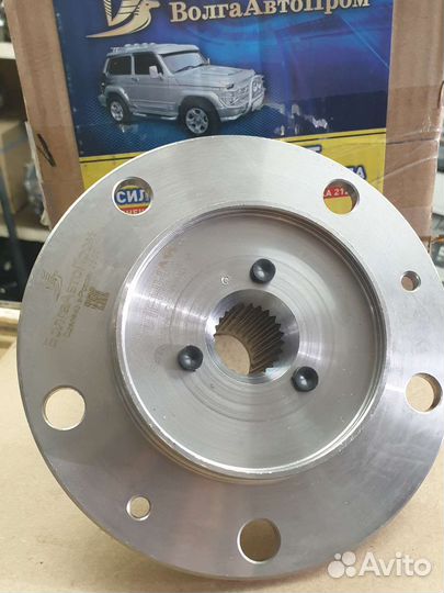 Ступица передняя с подшипником на Ниву