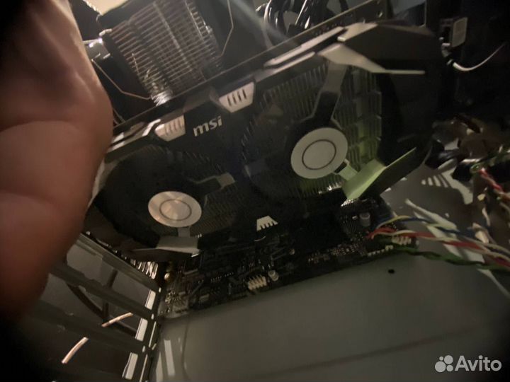 Игровой пк с монитором и клавиатурой