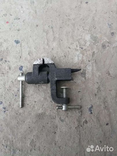 Тиски ручные