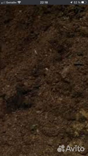 Чернозем перегной земля маневренным самосвалом