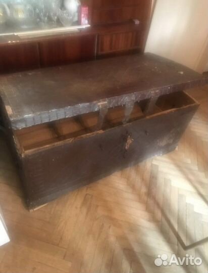 Сундук антикварный