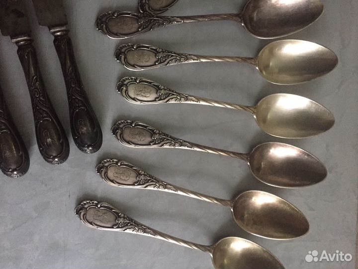 Старинный набор,столовых приборов.Вилки,ложки,ножи