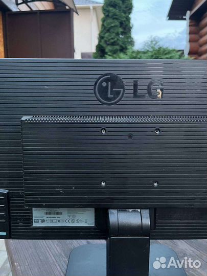 Монитор LG flatron L192WS-BN