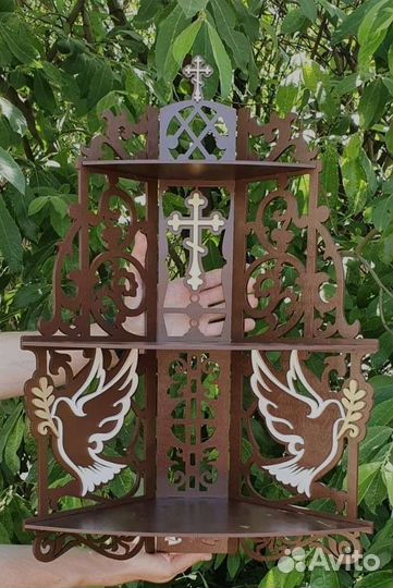 Угловая полка для икон