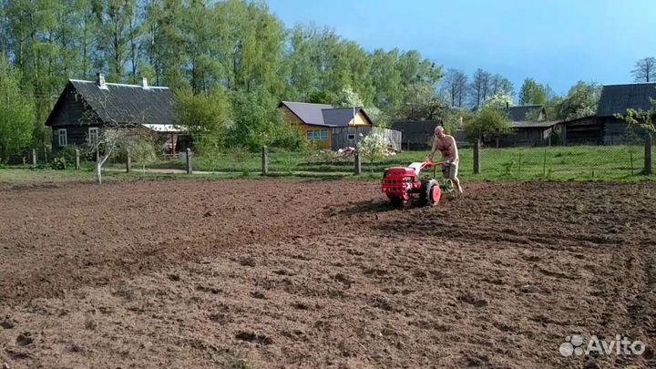 Вспашка и культивация земли мотоблоком